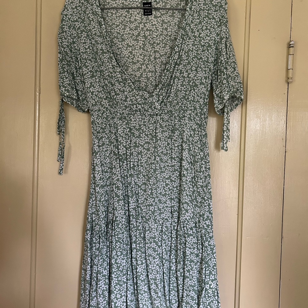 SHEIN Green Floral Short Sleeve Dress